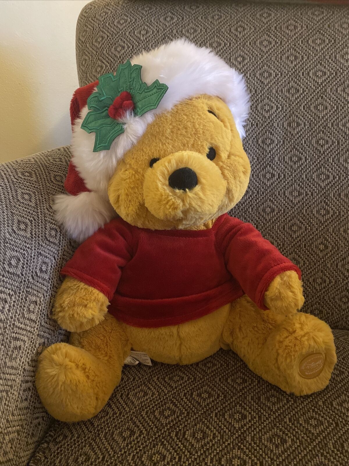 Disney Store Exclusive Christmas Winnie The Pooh Holly Santa Claus Hat Plush Toy